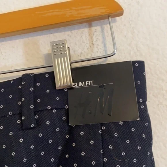 NWT H&M SLIM FIT NAVY TROUSERS SIZE 30R